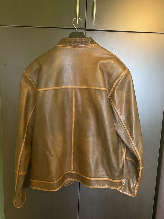 Яке от естесвена кожа.