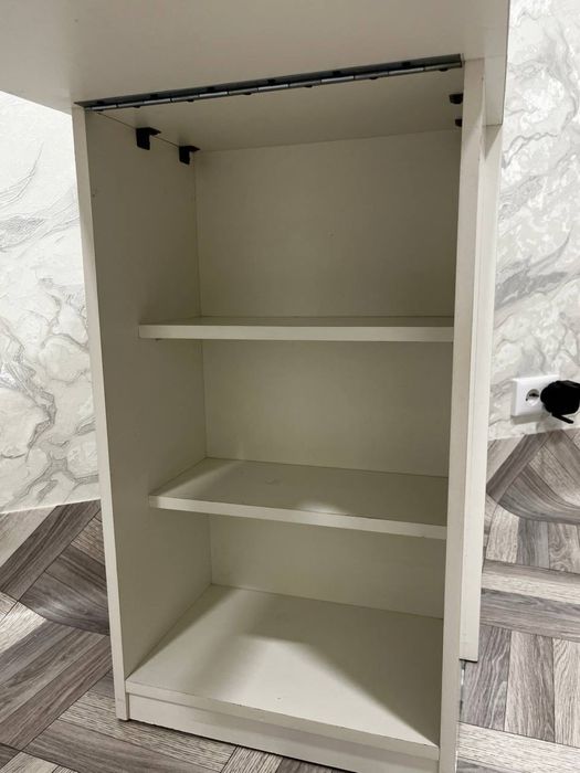 Продам стол под маникюр