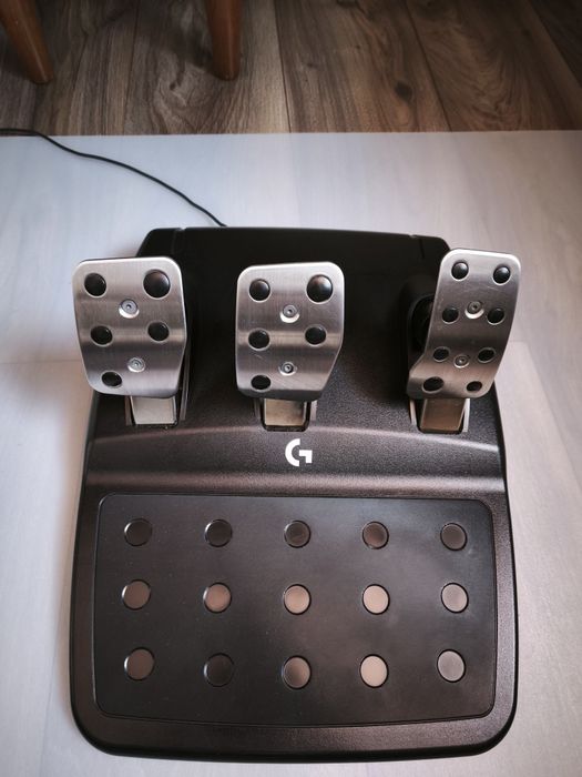 Volan Logitech G923 + schimbător PS4/PS5/PC