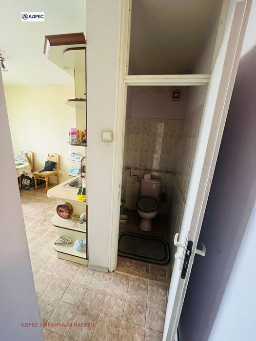 Продава се Тристаен апартамент в Плевен, Сторгозия - 100 кв.м за 561 €/кв.м - Снимка #7