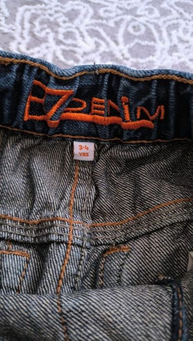 Продам детские джинсы