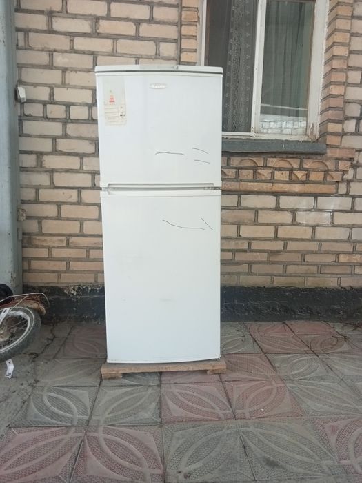 Продам холодилник Бирюса