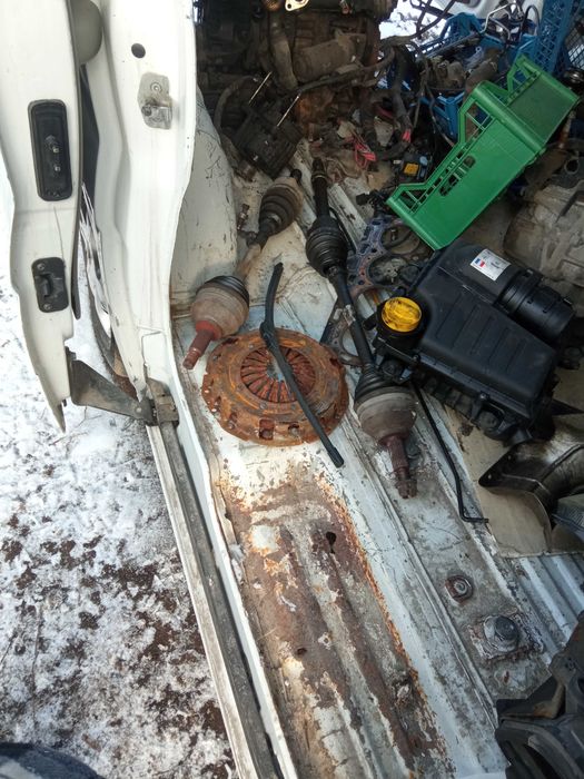 Продава се на части Рено Трафик