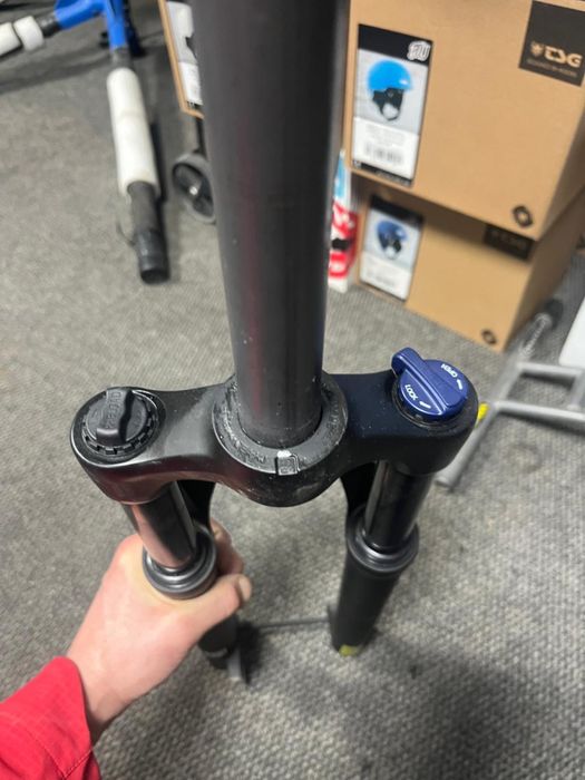 Вилка для велосипеда Suntour XCT30 27.5B