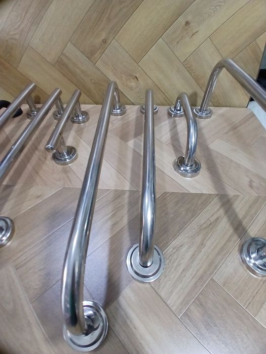 Poruchin . Vanna va hojathona uchun ushlagich.