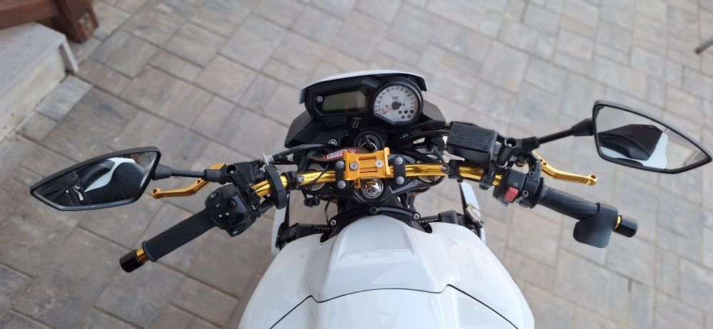 Yamaha FZ8 N Akrapovic