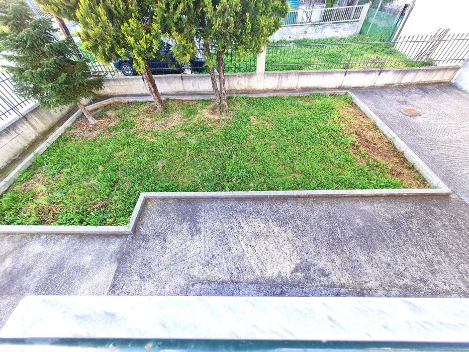 Продава 3 ет. къща с площ 165 м2 и двор 280 м2 в Аспровалта, Гърция