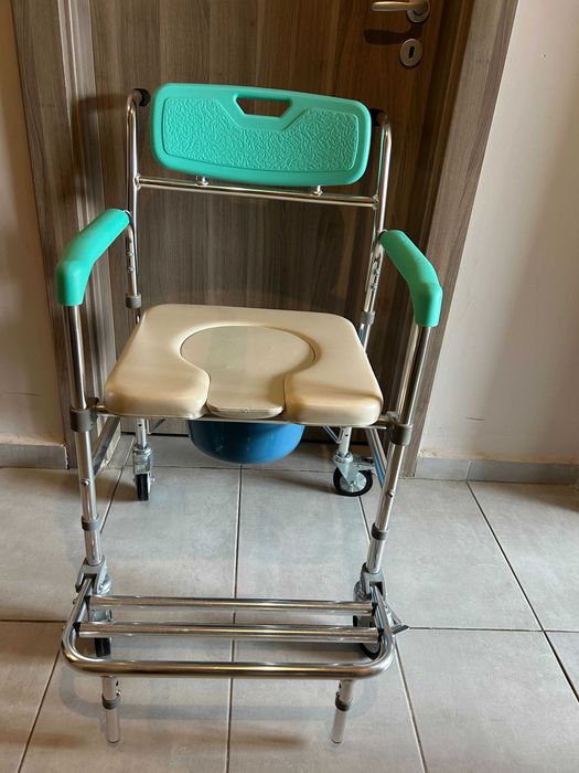 Комбиниран стол за баня и тоалетна