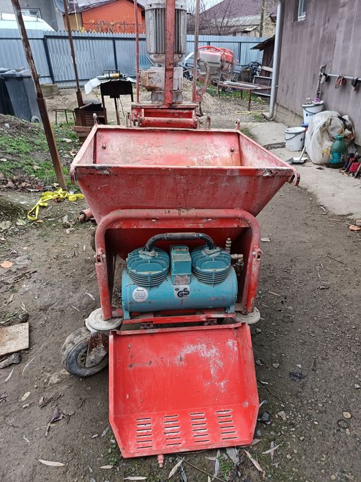 Mașină de tencuit italiană