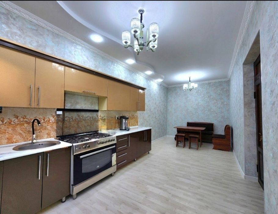 Поклейка обоев. Александр