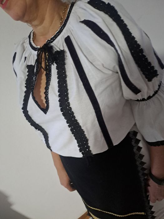 Costum popular tradițional