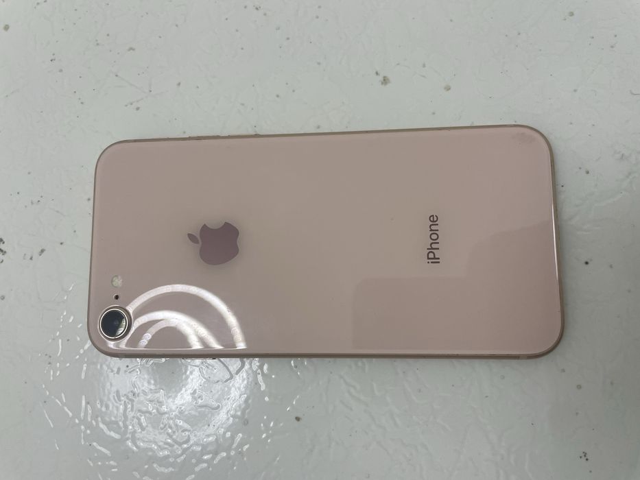 IPhone 8, 64 ГБ, цвет Gold + чехол (самавызов)