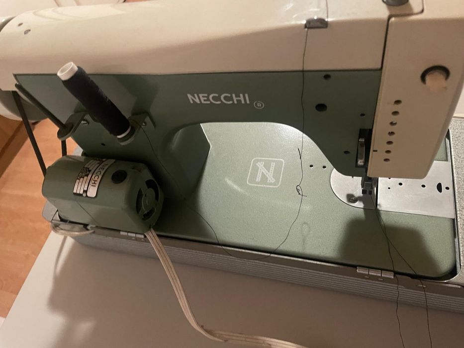 Masină de cusut NECCHI