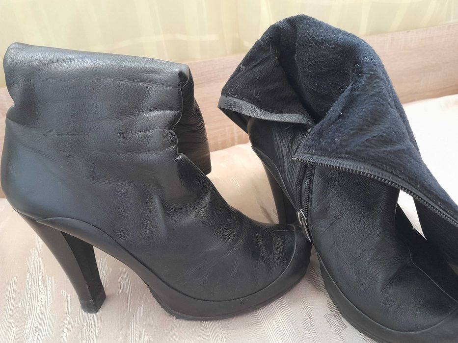 Ботуши 36рр., но уголемени. - 15лв.