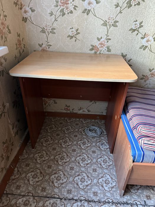 Продается стол обычный