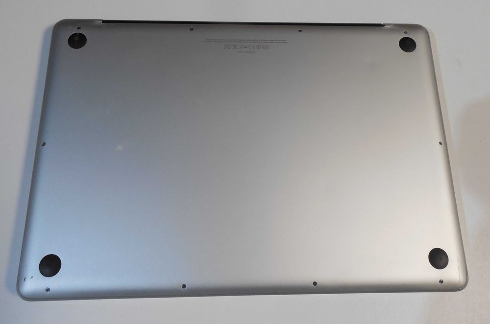Vand laptop MacBook Pro 15" I5 8GB 1TB hardisk