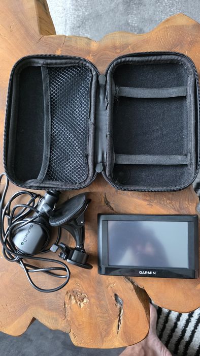 GPS Garmin Nuvi 44LM пълен комплект