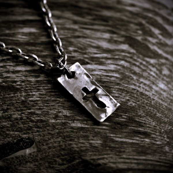 Сребърен медальон 925 Плочка с кръст – мъжко бижу със сила и характер