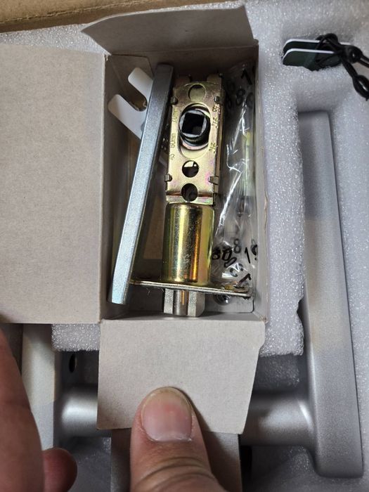 Смарт брава за врата