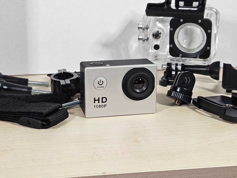 Спортна екшън камера Full HD 1080p – водоустойчива + аксесоари