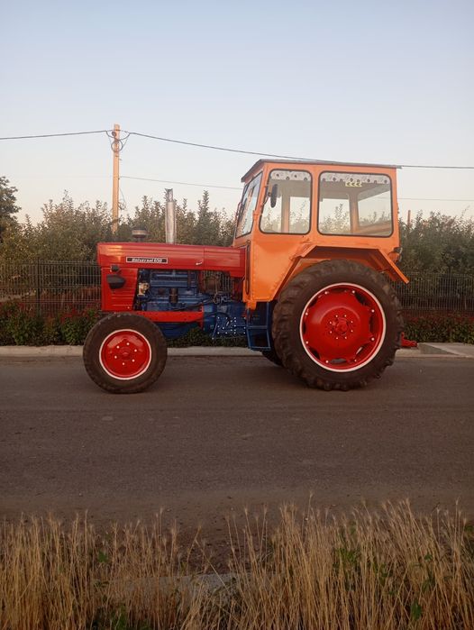 Tractor Universal 650