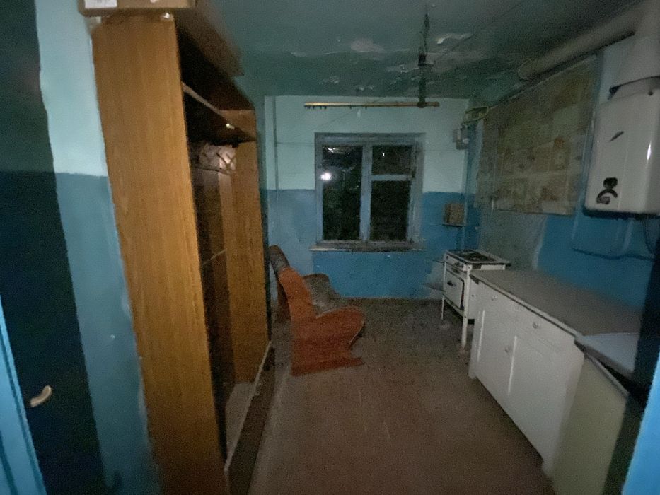 Фестеваль маллнинг рупарасида жойлашган гиштли дом