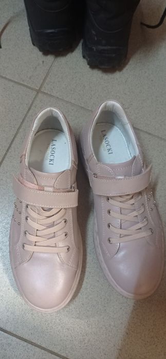 Дамски обувки и боти тип кубинка 37