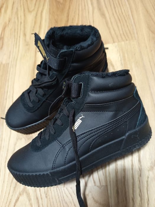 Черно със златисто Puma боти с пух