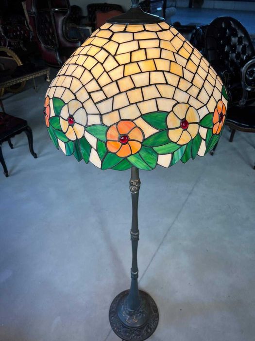 Lampadar de podea cu vitraliu Tiffany si picior de bronz!