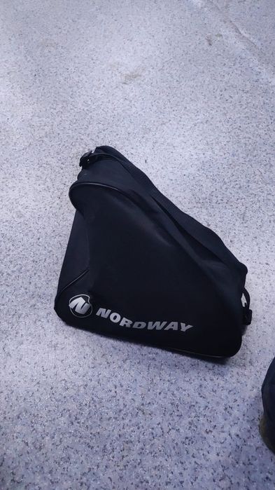 Продам коньки новые