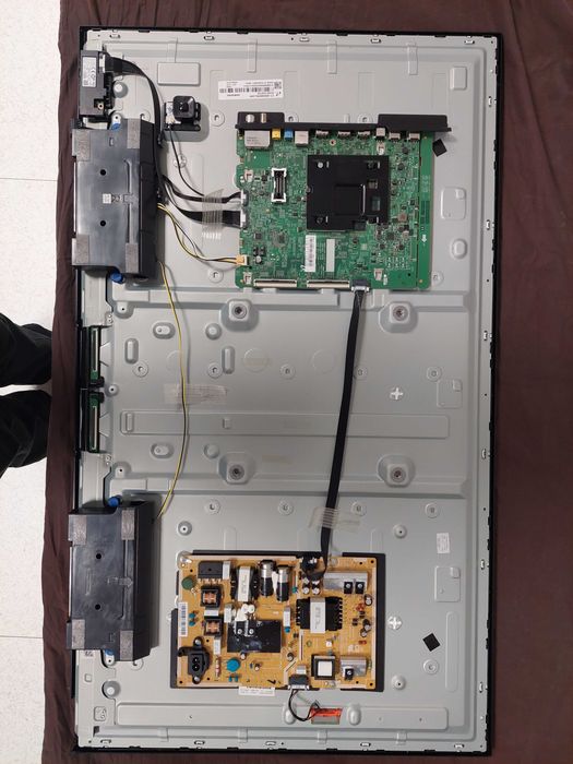 TV Samsung UE 40 MU6172U за части