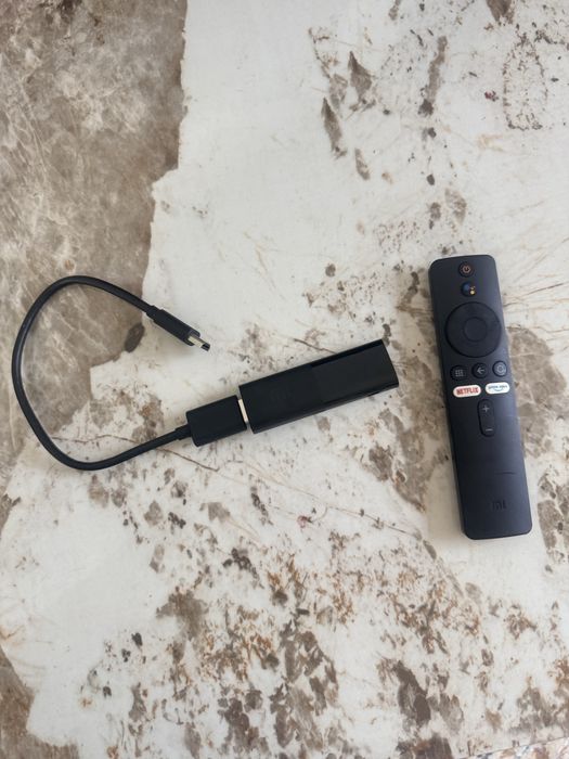Медиаплеер  Xiaomi Mi TV Stick вместе с пультом