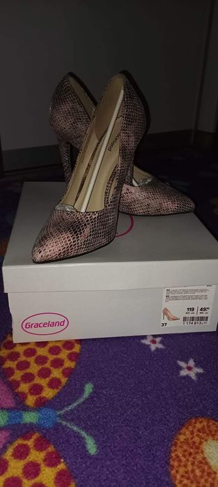 Pantofi stiletto