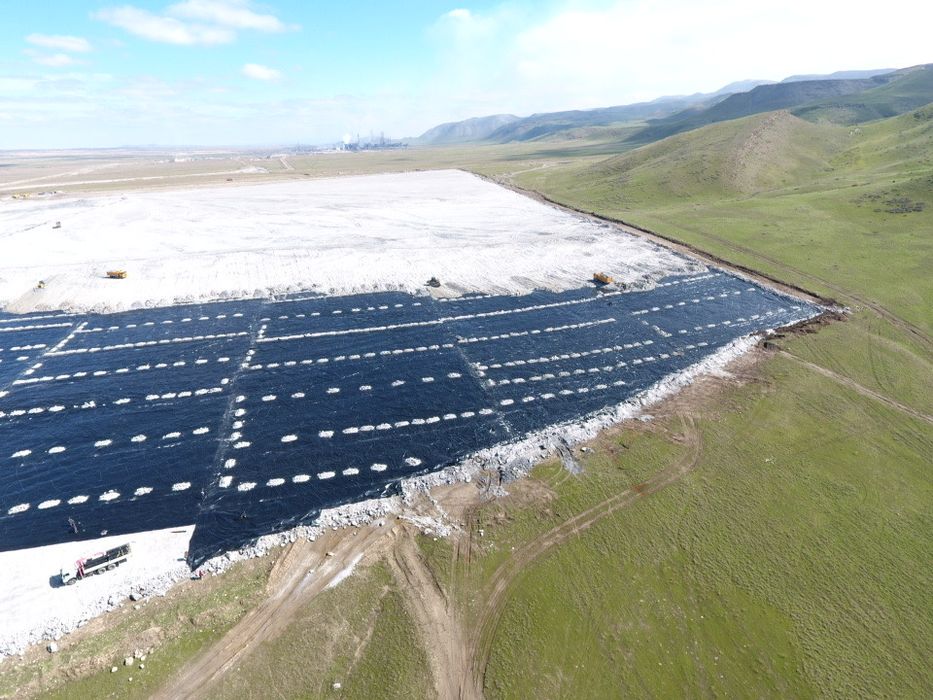 монтаж геомембраны