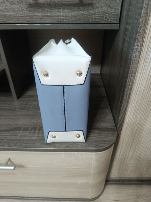 Женская сумка с короткими ручками