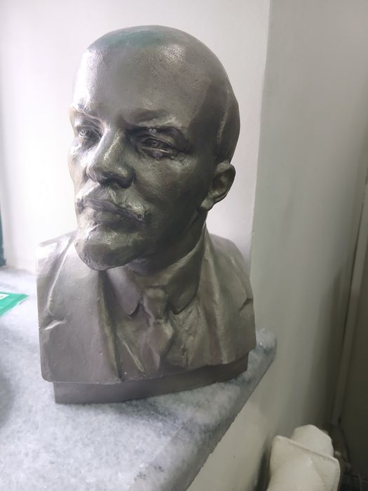 Продам бюст Ленина