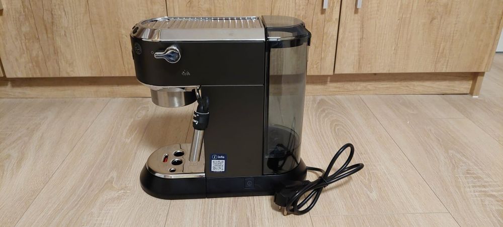 Нова Кафемашина DeLongi  EC685.BK