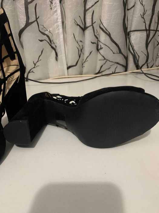 Черни високи обувки  - чисто нови