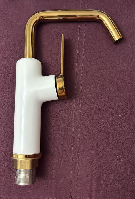 Baterie alba/auriu baie Kuchinox