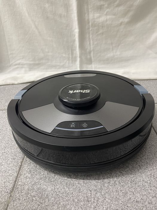 Робот прахосмукачка Shark 2 в 1