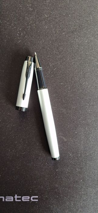 Паркер (писалка и картодържарел)