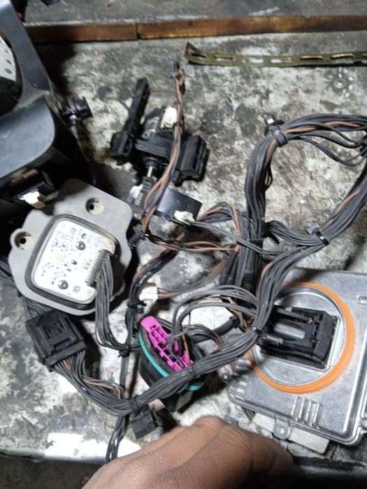 Vosvagin oldi ung tomon fara  korpisi yuq qolgan xamma narsasi bor