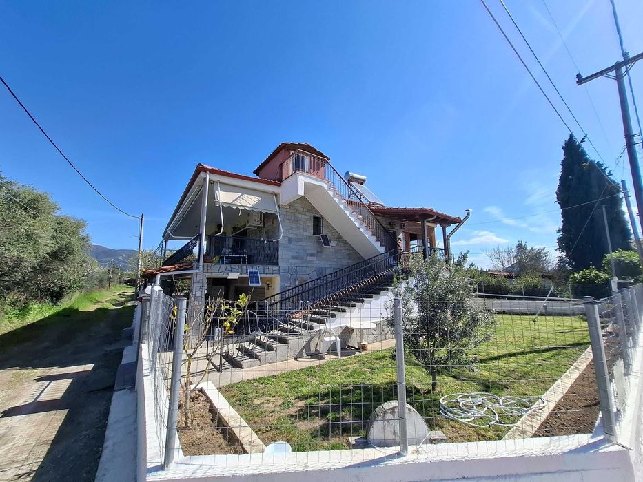 Продава двуетажна къща 150 м2 + 80 м2 и двор 400 м2 в Аспровалта, Гърция