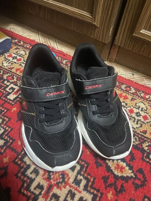 Продам детскую обувь