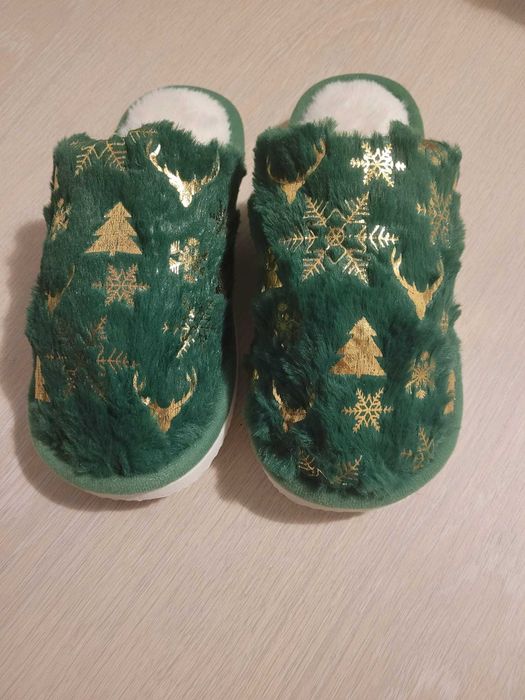 Papuci de casa pentru sarbatori de iarna