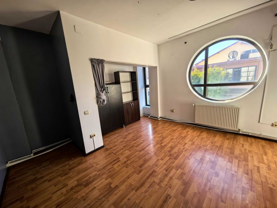 Spatiu de inchiriat central masaj cosmetica coafor