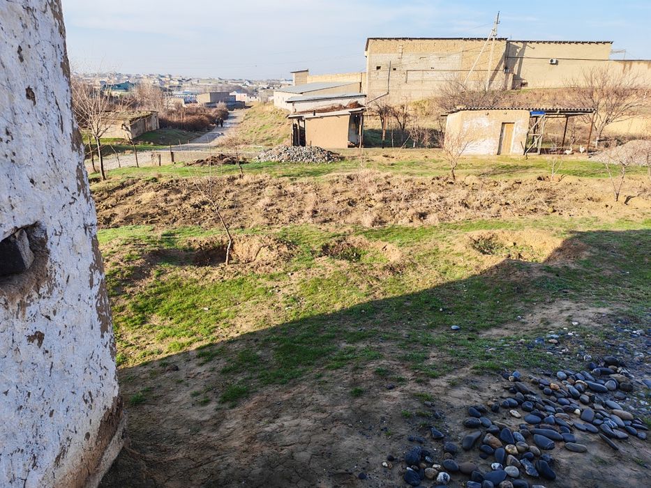 Nurobod shahri Sharq Yulduzi MFY "Yangi Mernida" da hovli sotiladi.