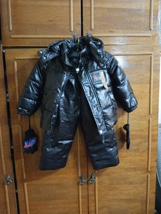 Продам детские зимние вещи