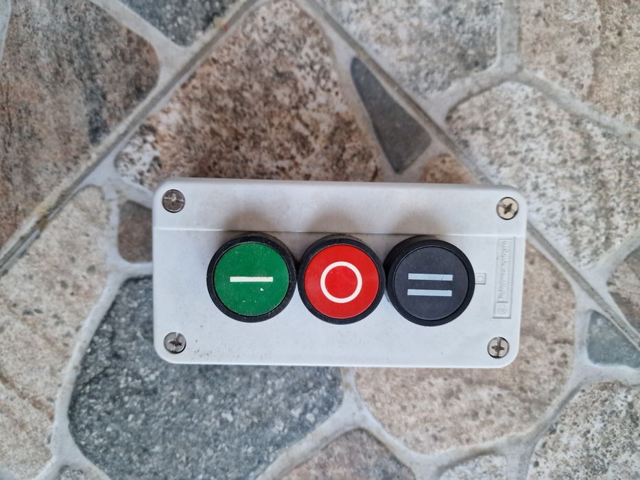 Cutie comanda 3 butoane