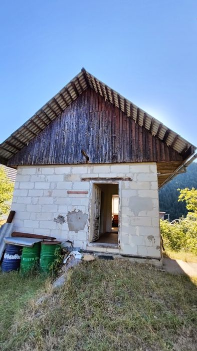 Vând casă+spatiu comercial